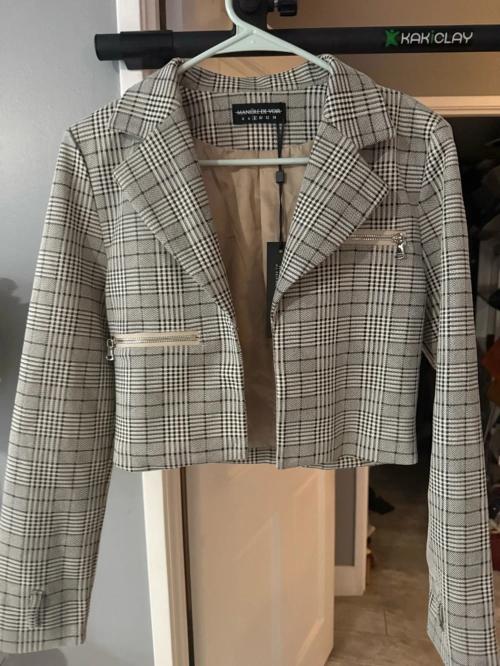 Maniere De Voir Cream & Black Plaid Cropped Blazer - Picture 6 of 7
